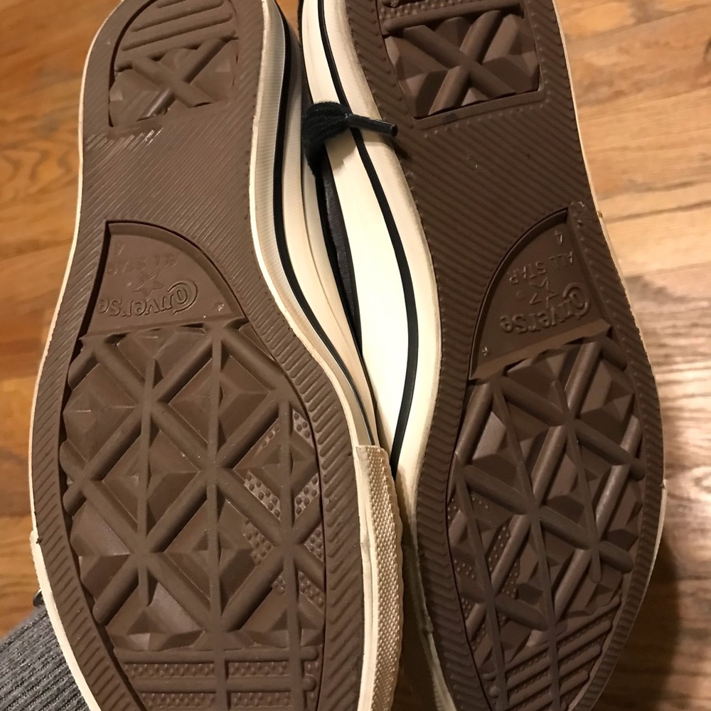 New converse - Picture 2 of 5
